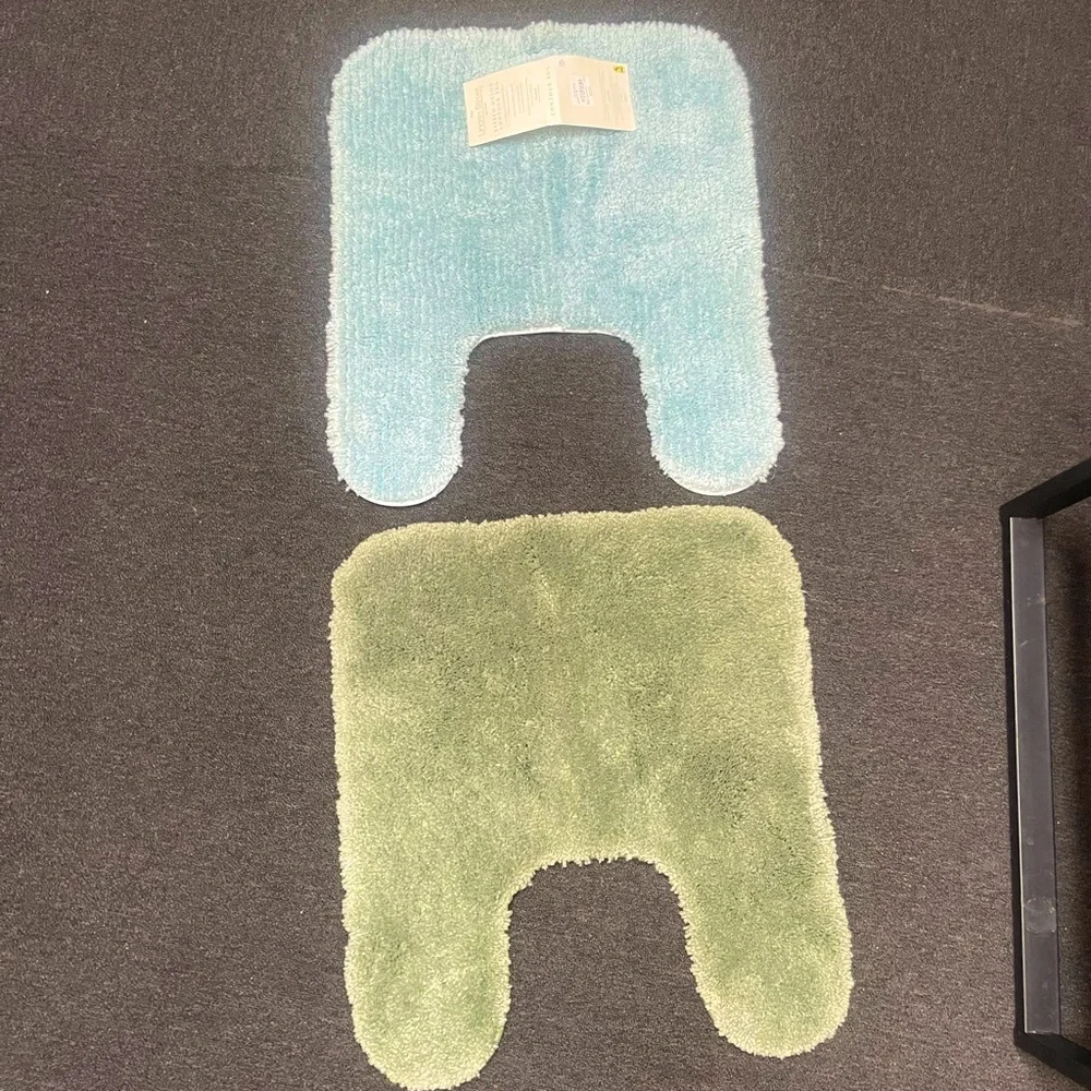 2 brand new toilet rugs for bathroom. Turquoise and Green